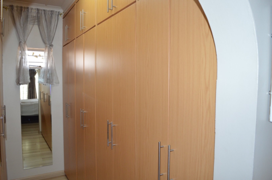 8 Bedroom Property for Sale in Flamwood North West